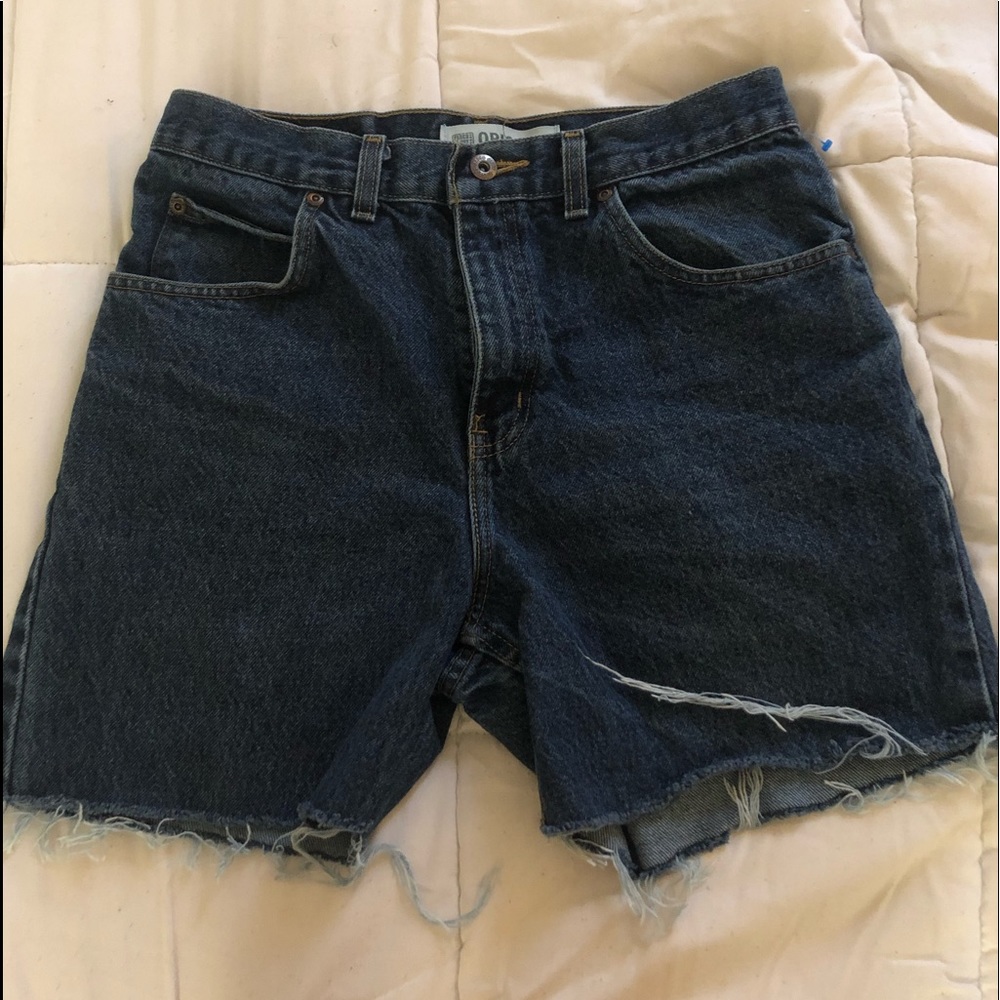 DISTRESSED CUT OFF JEAN SHORTS
